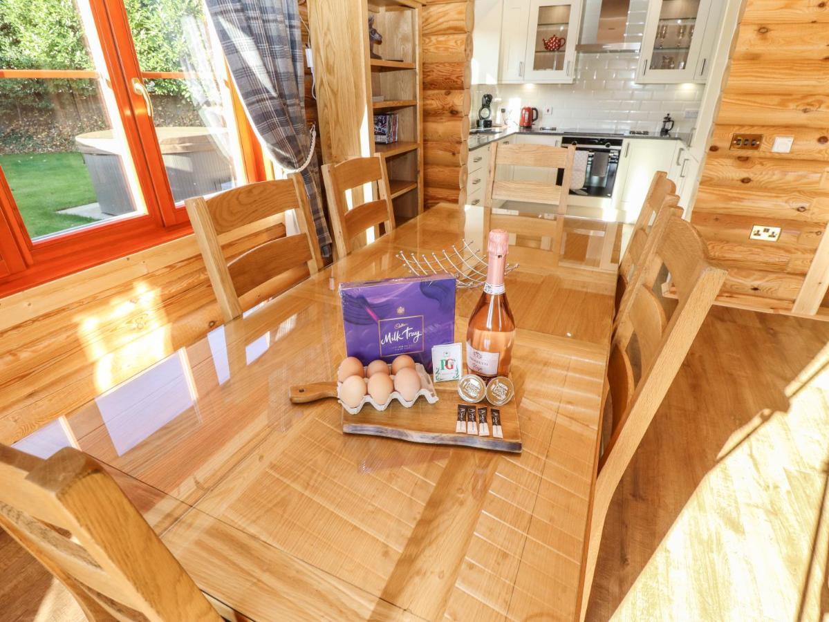 Holly Lodge Окем Екстер'єр фото