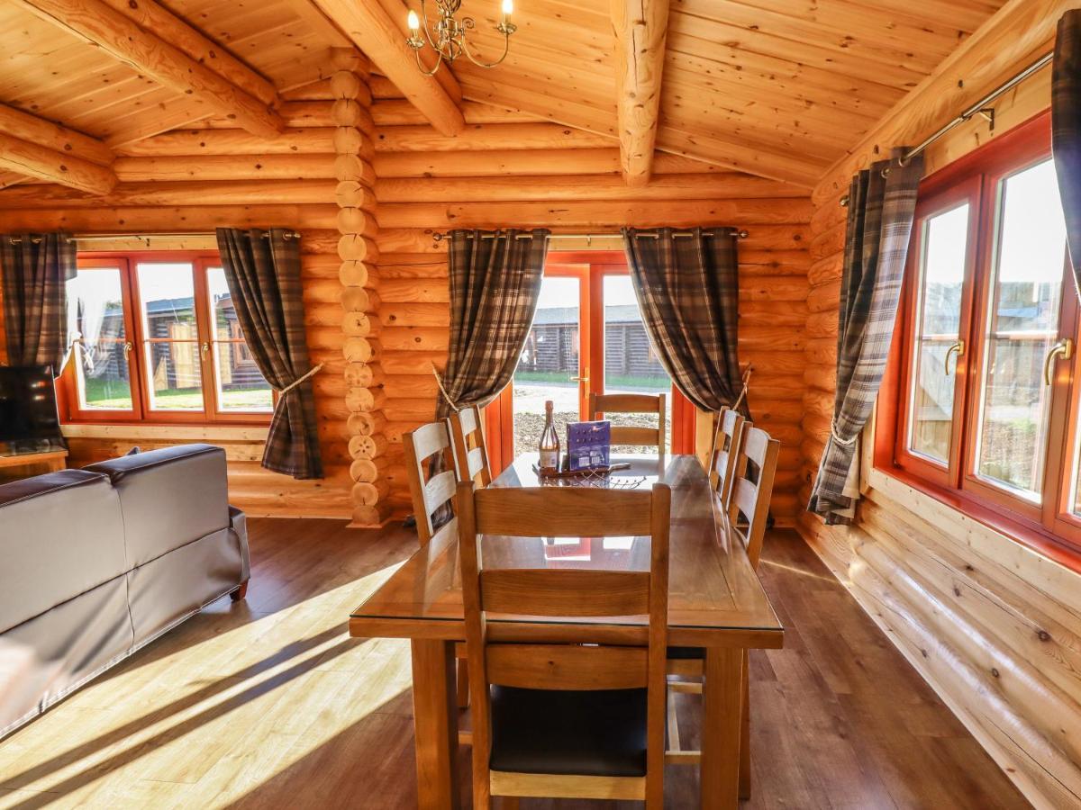 Holly Lodge Окем Екстер'єр фото