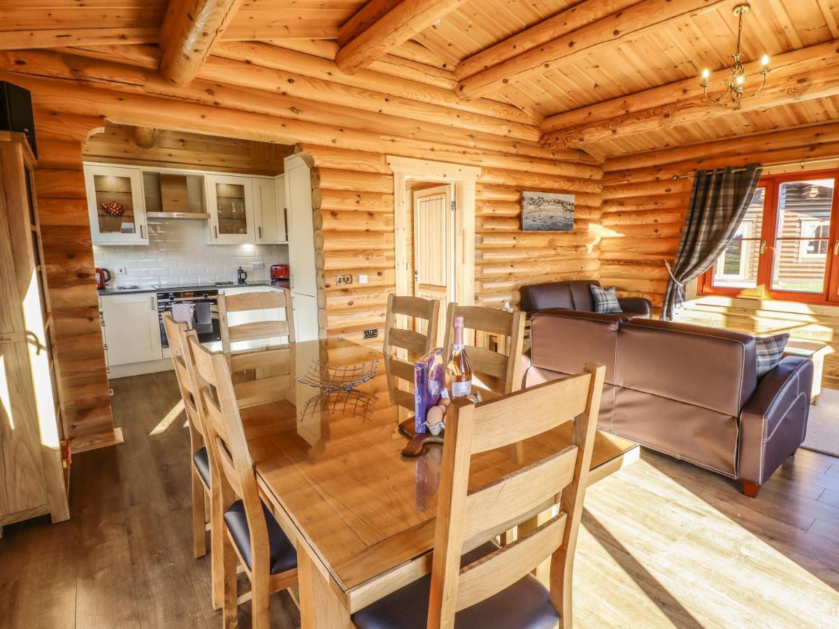 Holly Lodge Окем Екстер'єр фото