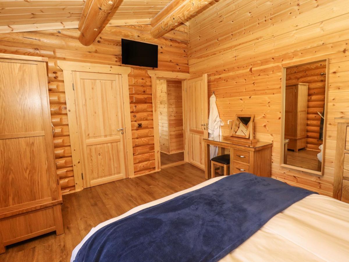 Holly Lodge Окем Екстер'єр фото
