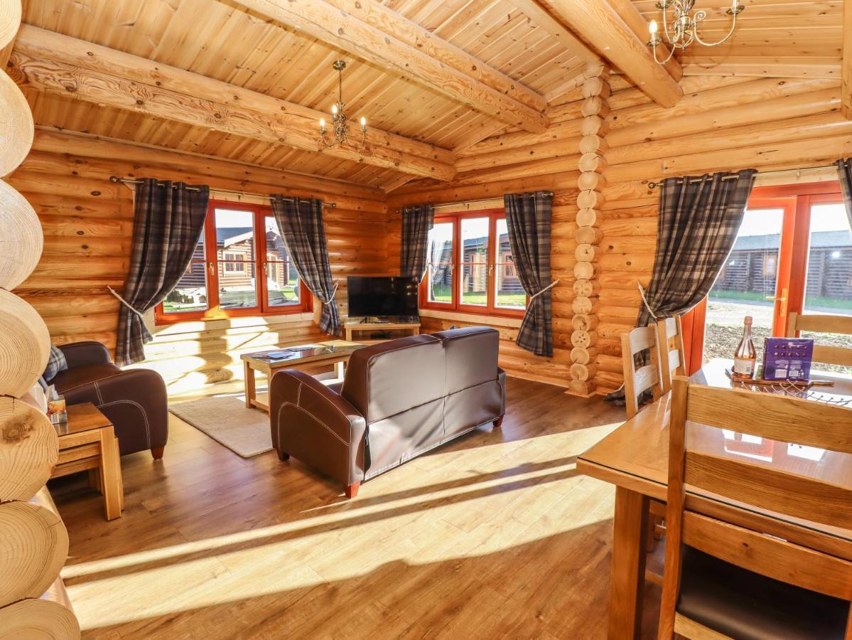 Holly Lodge Окем Екстер'єр фото